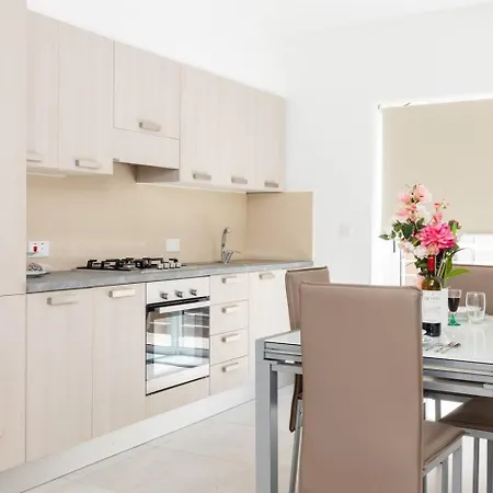 Onebed With Shared Pool And Gym ! St. Paul's Bay