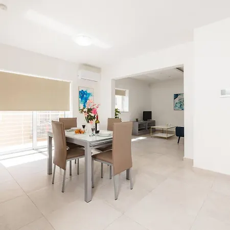 Onebed With Shared Pool And Gym ! *