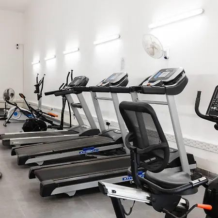 Apartment Onebed With Shared Pool And Gym ! *