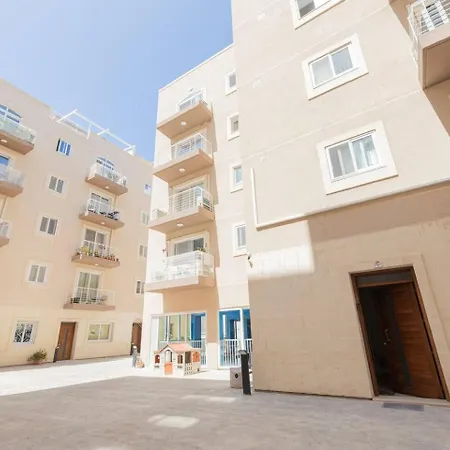 Onebed With Shared Pool And Gym !