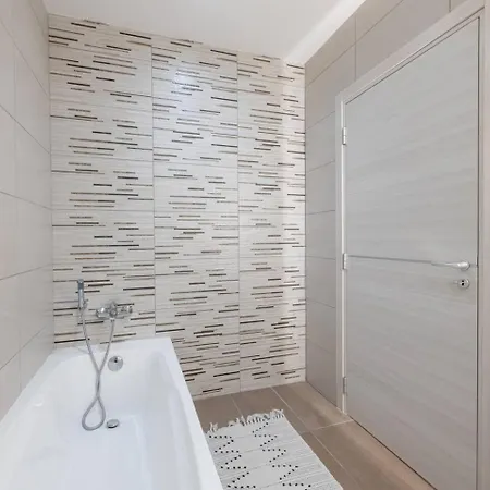 Onebed With Shared Pool And Gym ! Lägenhet