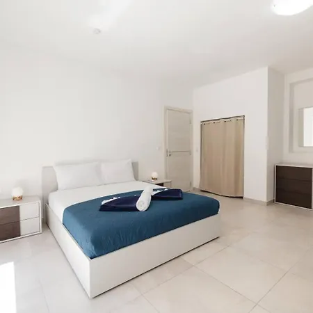Lägenhet Onebed With Shared Pool And Gym !
