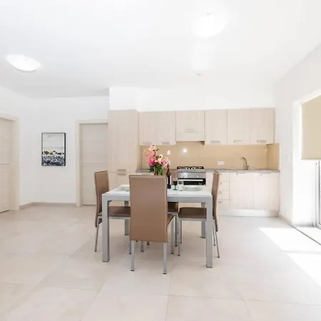 דירה Onebed With Shared Pool And Gym ! סיינט פול ביי