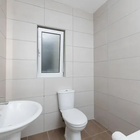 Onebed With Shared Pool And Gym ! סיינט פול ביי