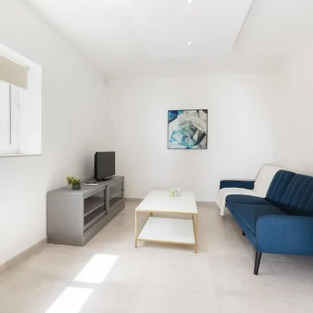 דירה Onebed With Shared Pool And Gym !