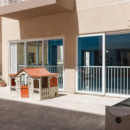 Onebed With Shared Pool And Gym ! דירה